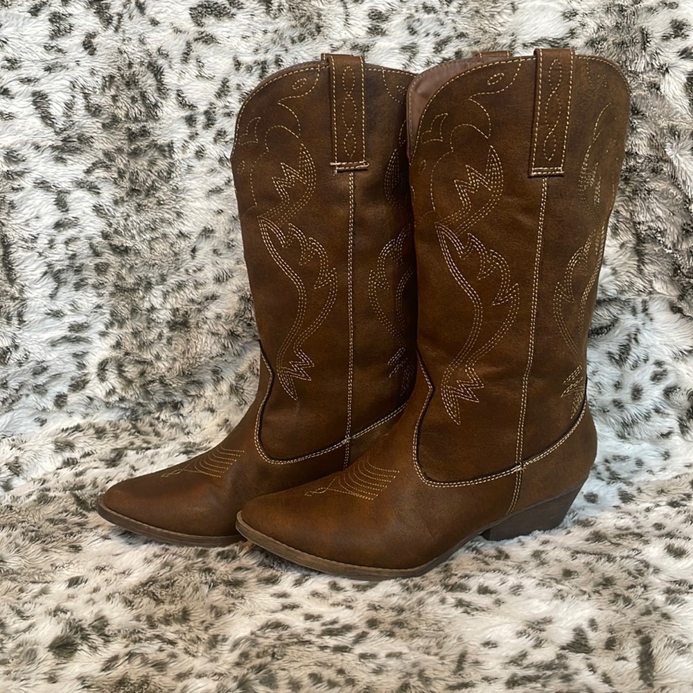 Austin trading Co. Meredith boots